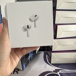 AIRPODS PRO ( 2ND GENERATION) WITH MAGSAFE WIRELESS CHARGING CASE