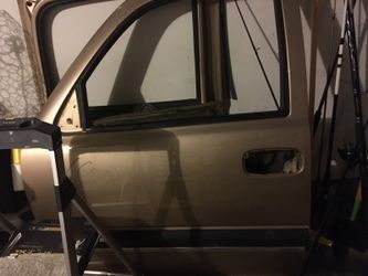 Doors for a 03 Yukon can b used on Tahoe or suburban