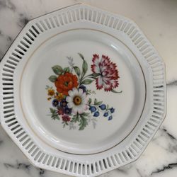 Vintage Schwarzenhammer Bavaria reticulated plate