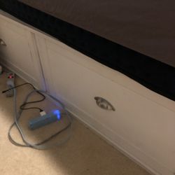 Queen Bed With 6 Large Drawers And Side Table 