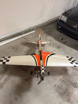 Nitro rc plane with motor servers runs