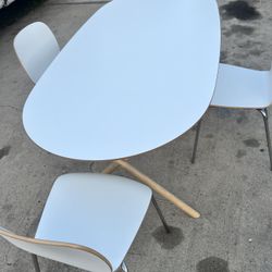 IKEA Dinning Table 4 Chairs White NEW 