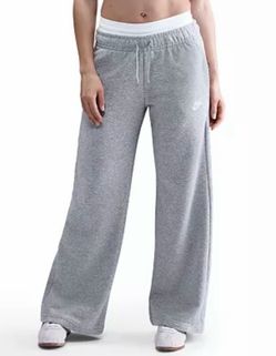 NWT Women’s Gray Nike Sweatpants Size S