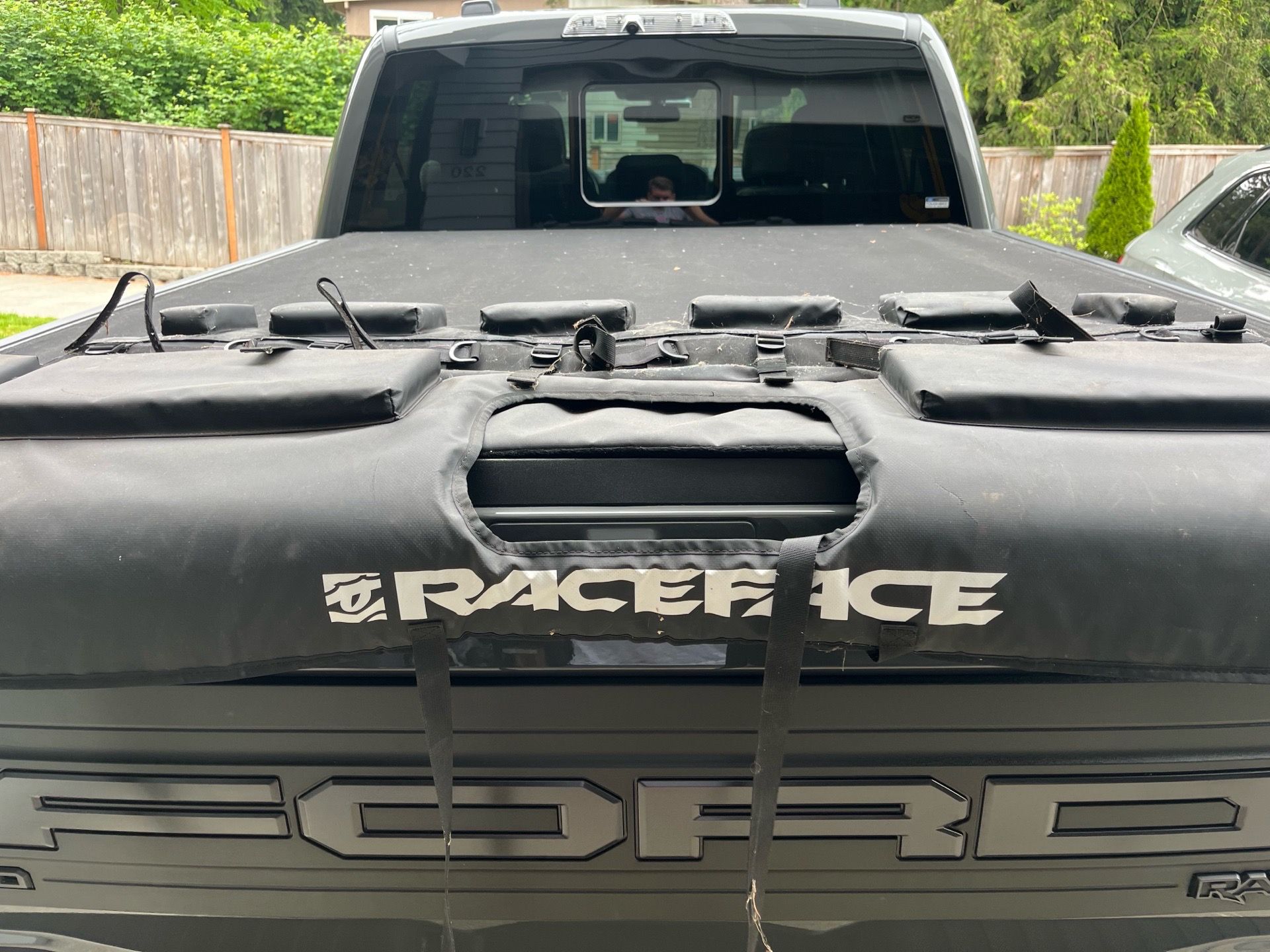 Raceface tailgate cover for bikes