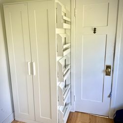 ✨ Modern White Wardrobe with Custom Shoe Storage – Excellent Condition ✨