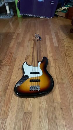 Fretless left handed bass guitar