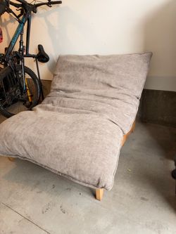 Modern Oversized Lounge Chair – Excellent Condition
