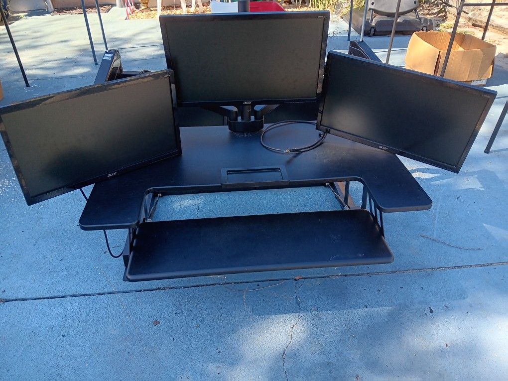 Computer Monitor Gaming Setup 