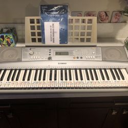 Yamaha YPT-300 Keyboard 