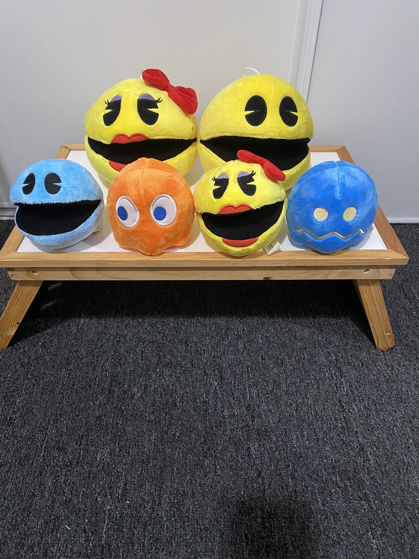 6 Pac-Man Plushies