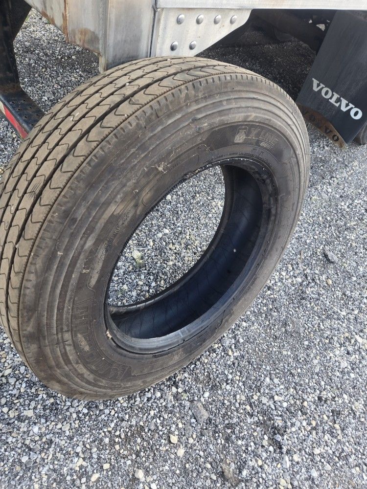 Michelin X Line Energy Tire 275/80 R24.5