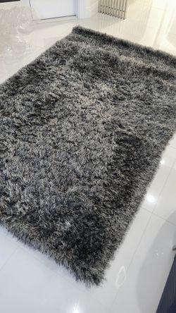 Shaggy Rug - Color Gray Size 5’x7’6” - Perfect Condition Almost New! OBO