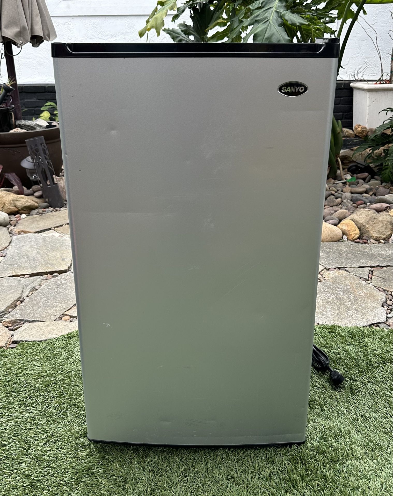 Sanyo Mini Fridge 