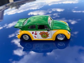 TMNT Michelangelo VW Beetle Die-Cast Car 1:18