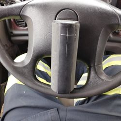 UE Boom 3 Ultimate Ears  Portable Bluetooth Speaker Like Blnew