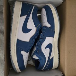 Air Jordan 1 Low SE Size 9.5 M
