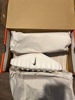Nike Mind 001 Women’s White / Metallic Silver Slide Size 8 women’s