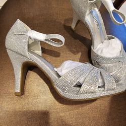 DREAM PAIRS Women's Amore Fashion Stilettos Open Toe Pump Heel Sandals

Size 6

