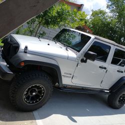 2010 Jeep Wrangler V6 hautomatic. 2  Will Dry.  Title  