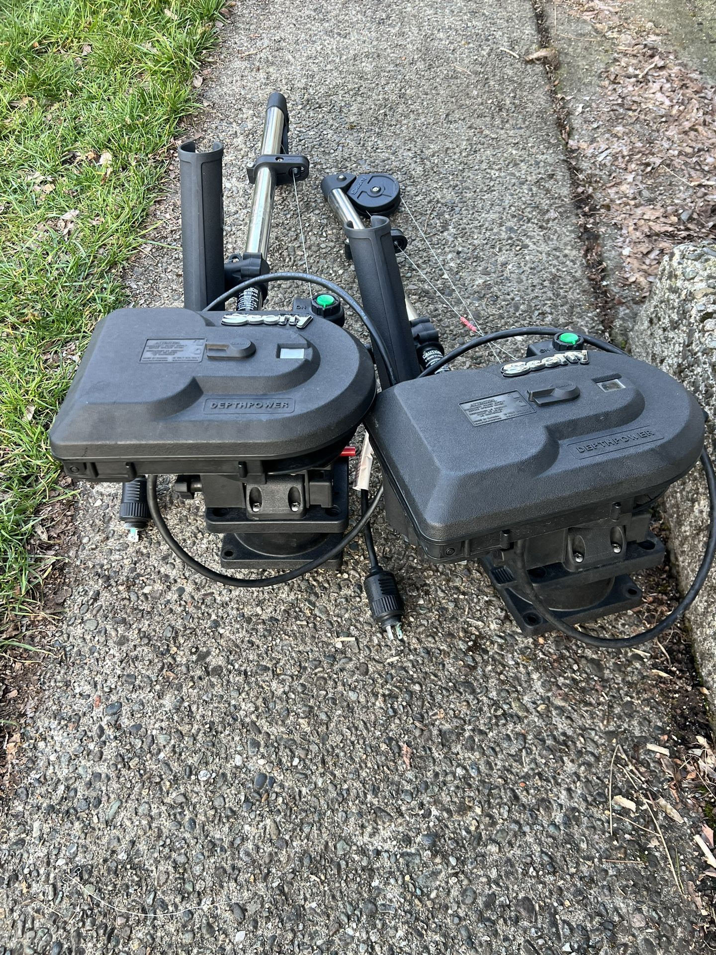 Scotty 1101 Depthpower Electric Downrigger w/30inch Boom for Sale in Joint Base Lewismcchord