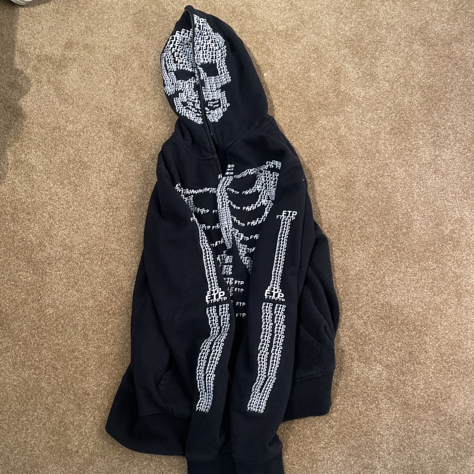 Selling Outgrown Clothes (Supreme, FTP, FA, Hockey, Guess)