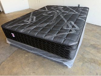 Cal King Ultra Pillow Top Mattress and Boxspring!