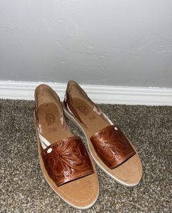 WOMAN MEXICAN SANDALS/ HUARACHES  