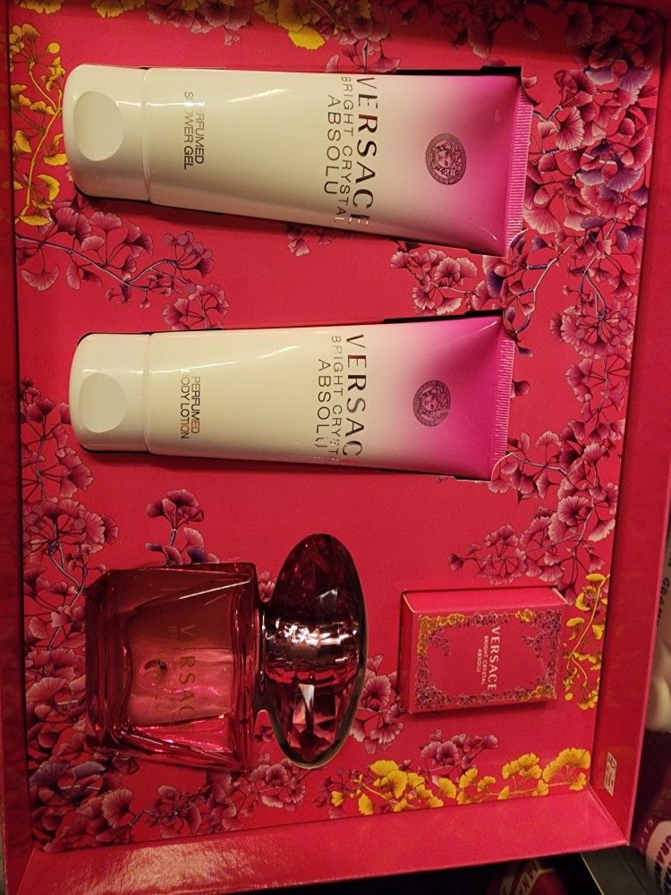 Versace Set 4 Piezas $140 Each