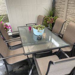 Outdoor Table And 6 Chairs