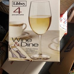 New Libbey Wine & Dine Set Of 4 Glasses 