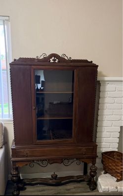 Hutch/China Cabinet