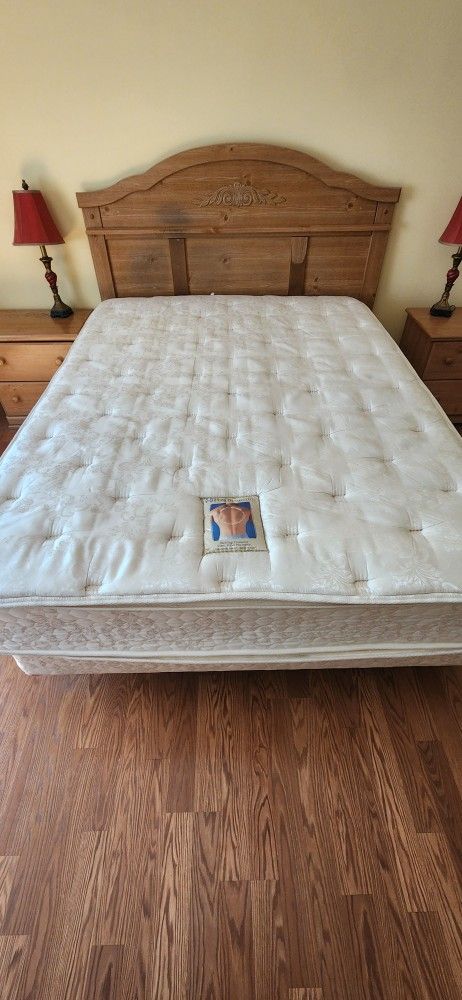 Queen Posturepedic Ultra Plush Pillowtop Mattress and Base