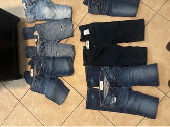 Bundle of 29 pairs of jeans