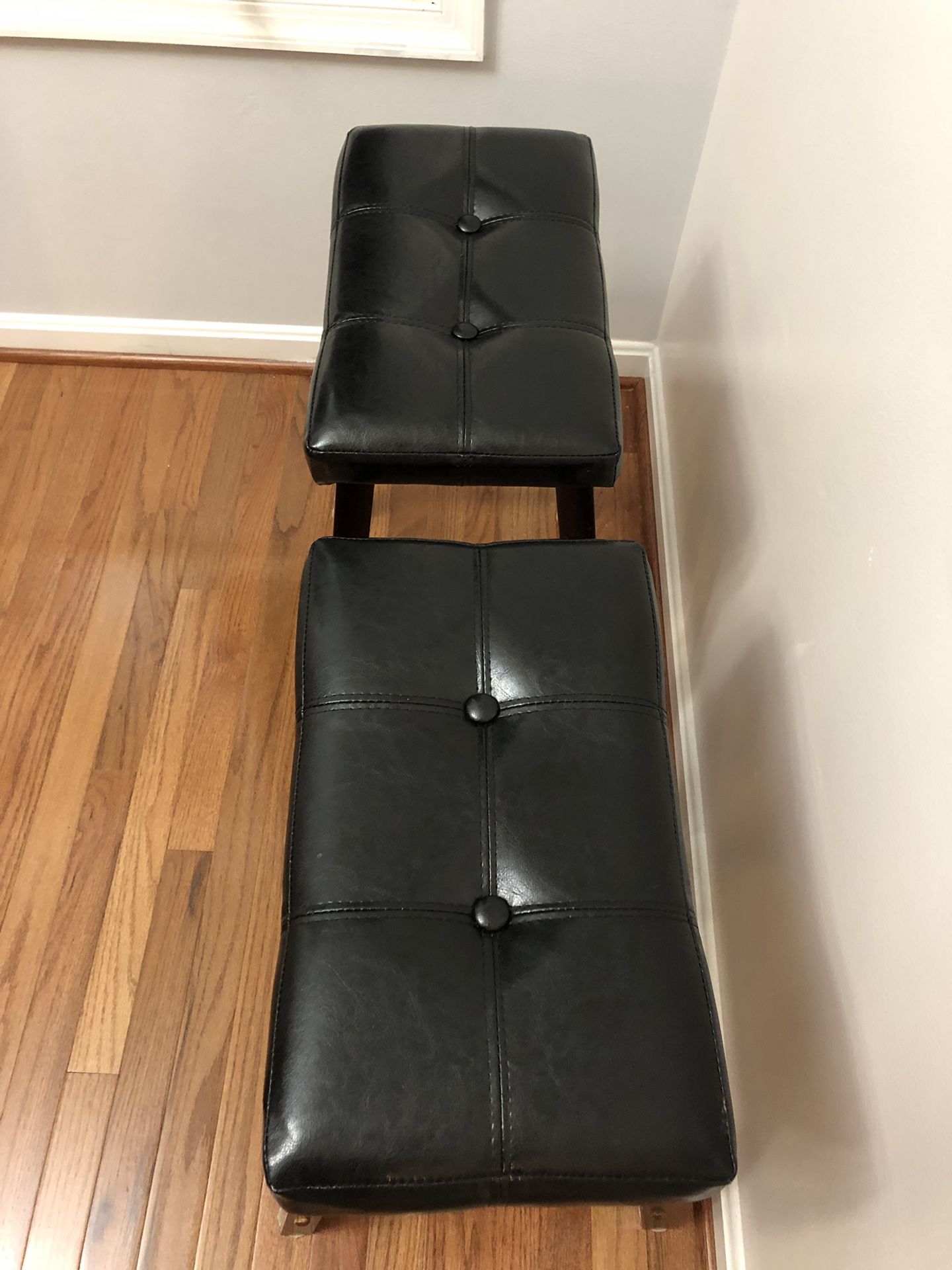 Leather bar stool in excellent condition