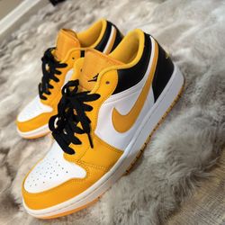 Jordan 1 Low taxi BRAND NEW CONDITION 