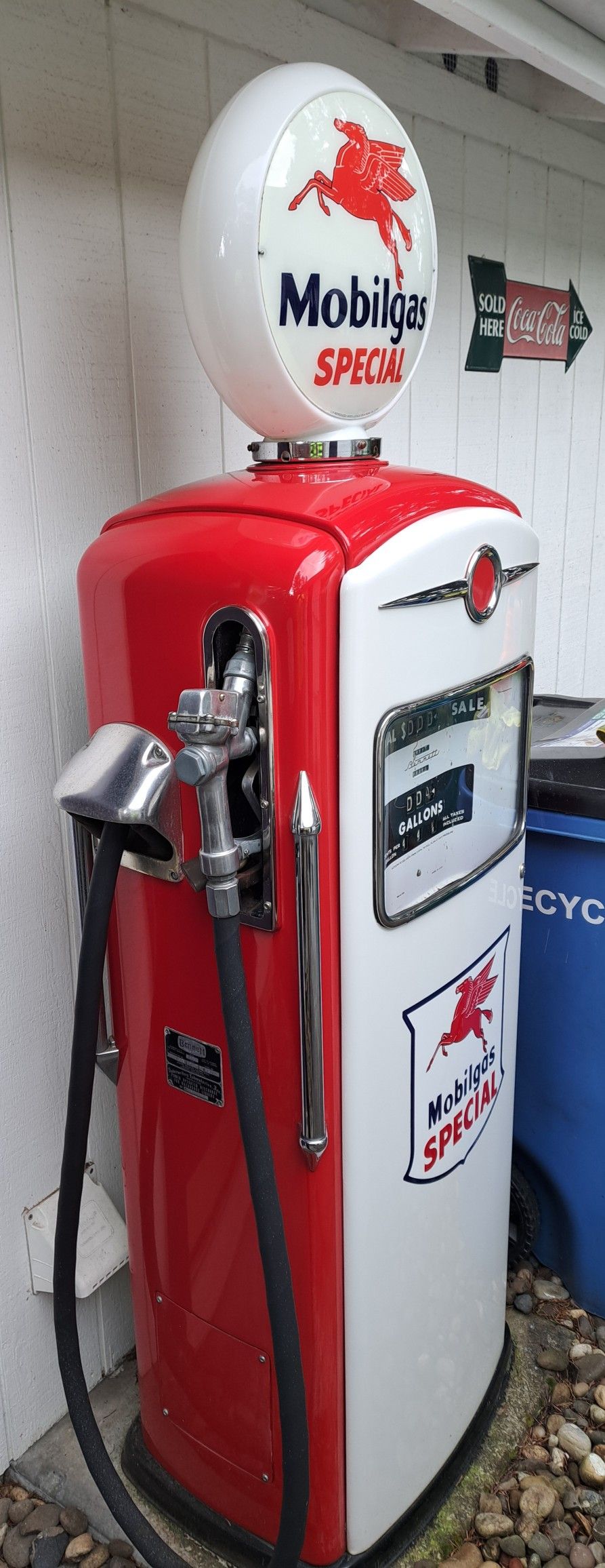 Vintage Bennett gas pump