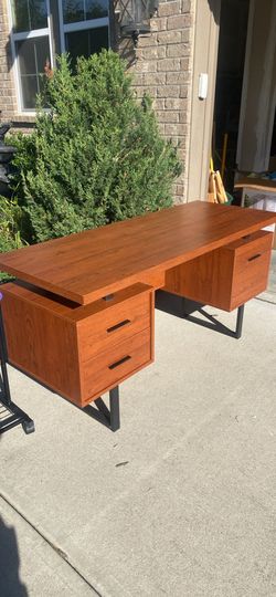 60 in computer desk - cherry with black metal
