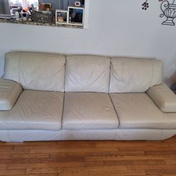 Baeige Lether Couch