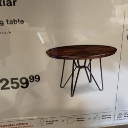 ROUND DINING ROOM TABLE SET And 4 Bar Stools 