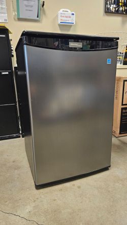 (Mini) Compact Fridge in Stainless Steel