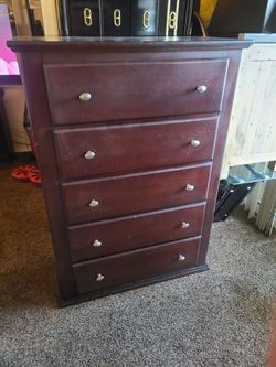 5 Drawer Standing Dresser