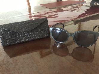 Gucci sunglass like new