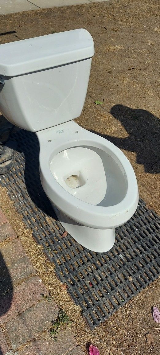 こ*こ様 COMME des GARONS ODEU71EAUDE TOILET One piece Kohler Toilet. for Sale in Santa Monica, CA - OfferUp