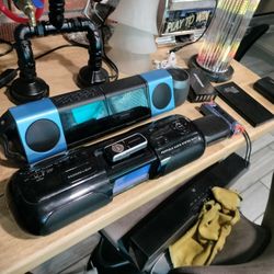 Electronics Lot Bluetooth Speakers Earphones,Clock Radios ,USB Battery Packs Chargers For Phone Aux  Inputs Working Led Tower Speaker Jvc Pioneer 