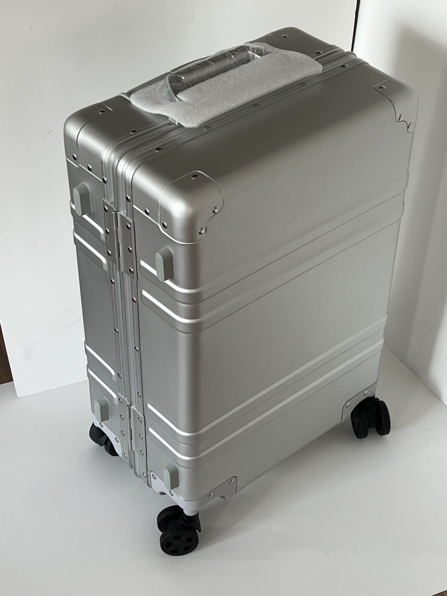 Luggage Aluminum Carry-on Silver or Black
