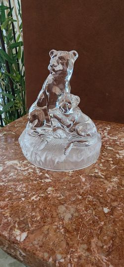 Stunning Crystal RCR Heavy Decor Piece 4" by 5". Purchased in Lancaster, PA.
A unique piece that sparkles in natural light.