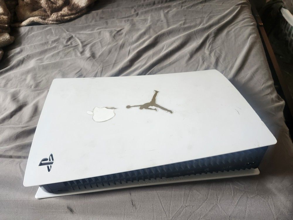 1 Tb PS5 Loose USB Port Needs Fixed