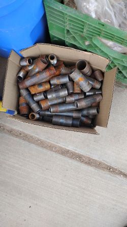 Various black pipe fittings