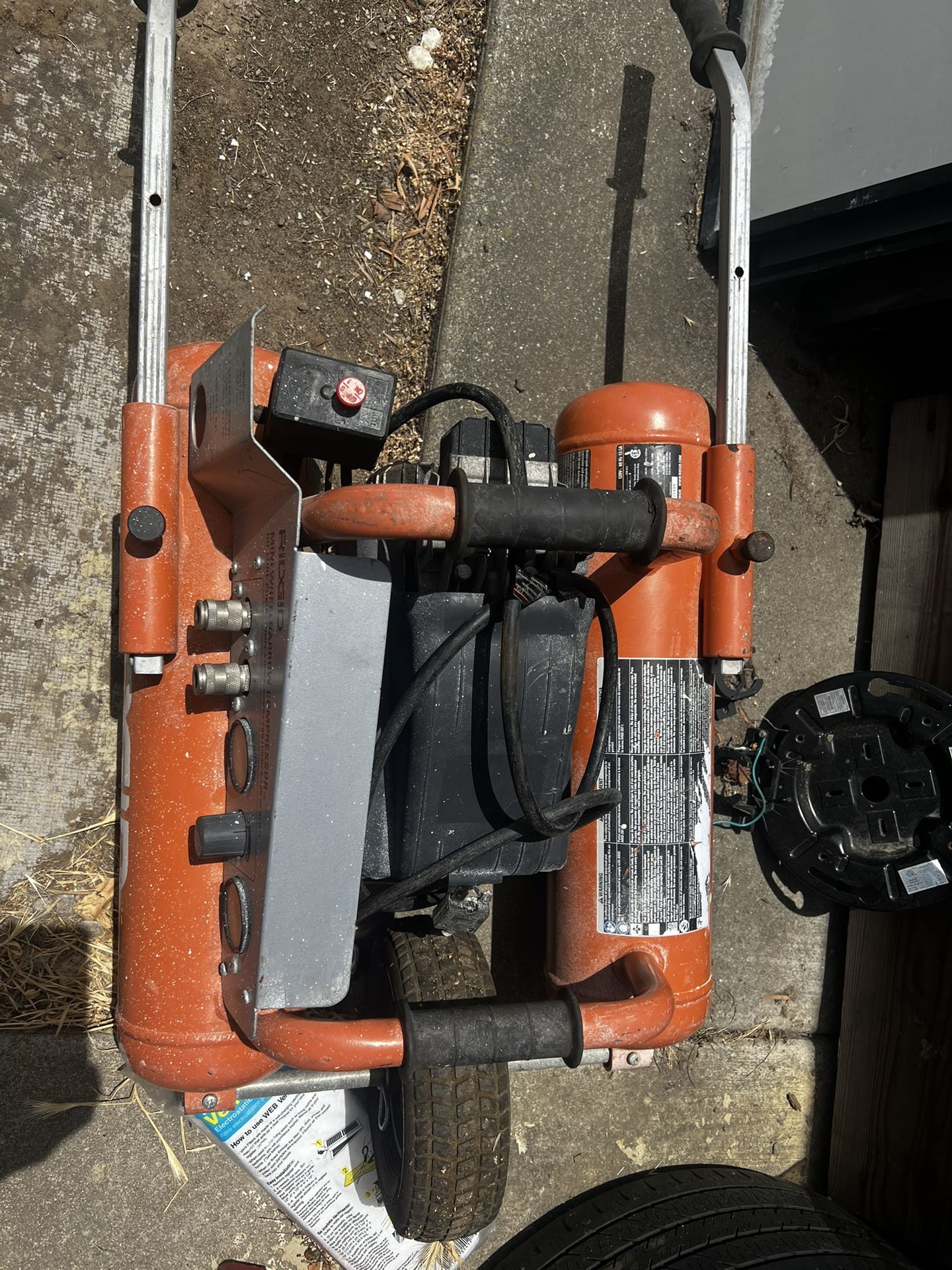 Ridgid 5 Gallon Mini Wheelbarrow Air Compressor