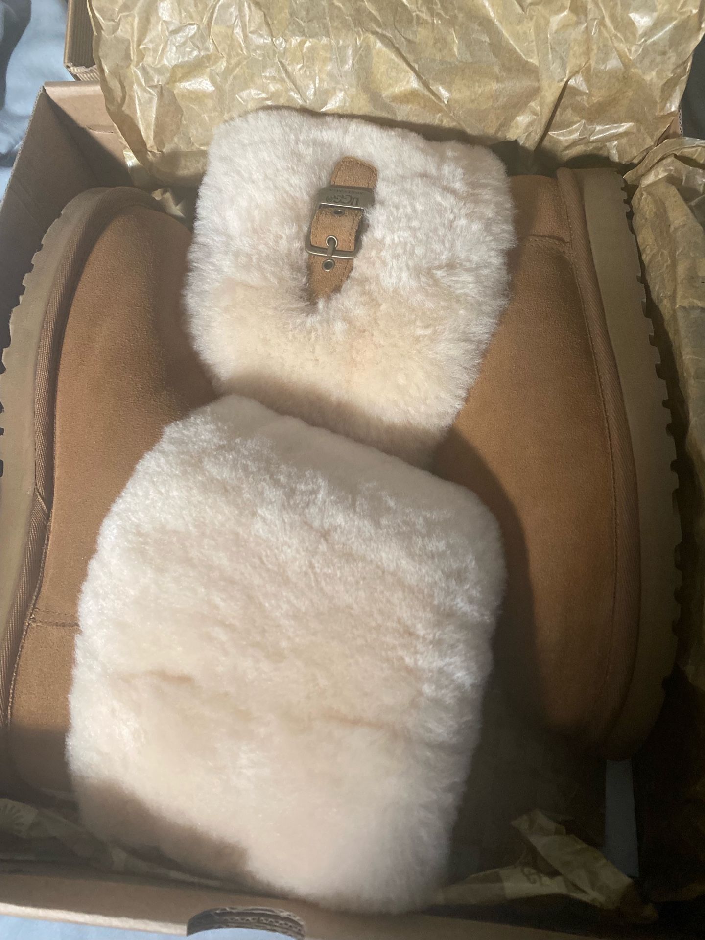 UGGS SIZE 7